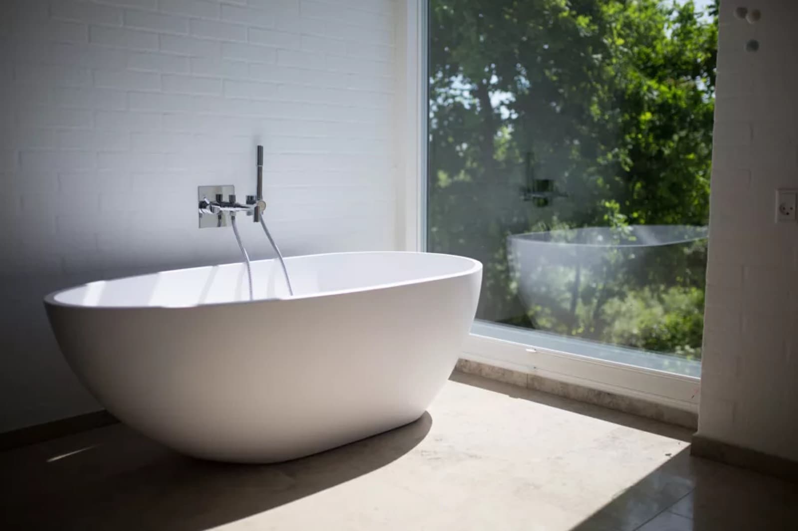 Bathtub photograph used for a consumer research study on bathing preferences.